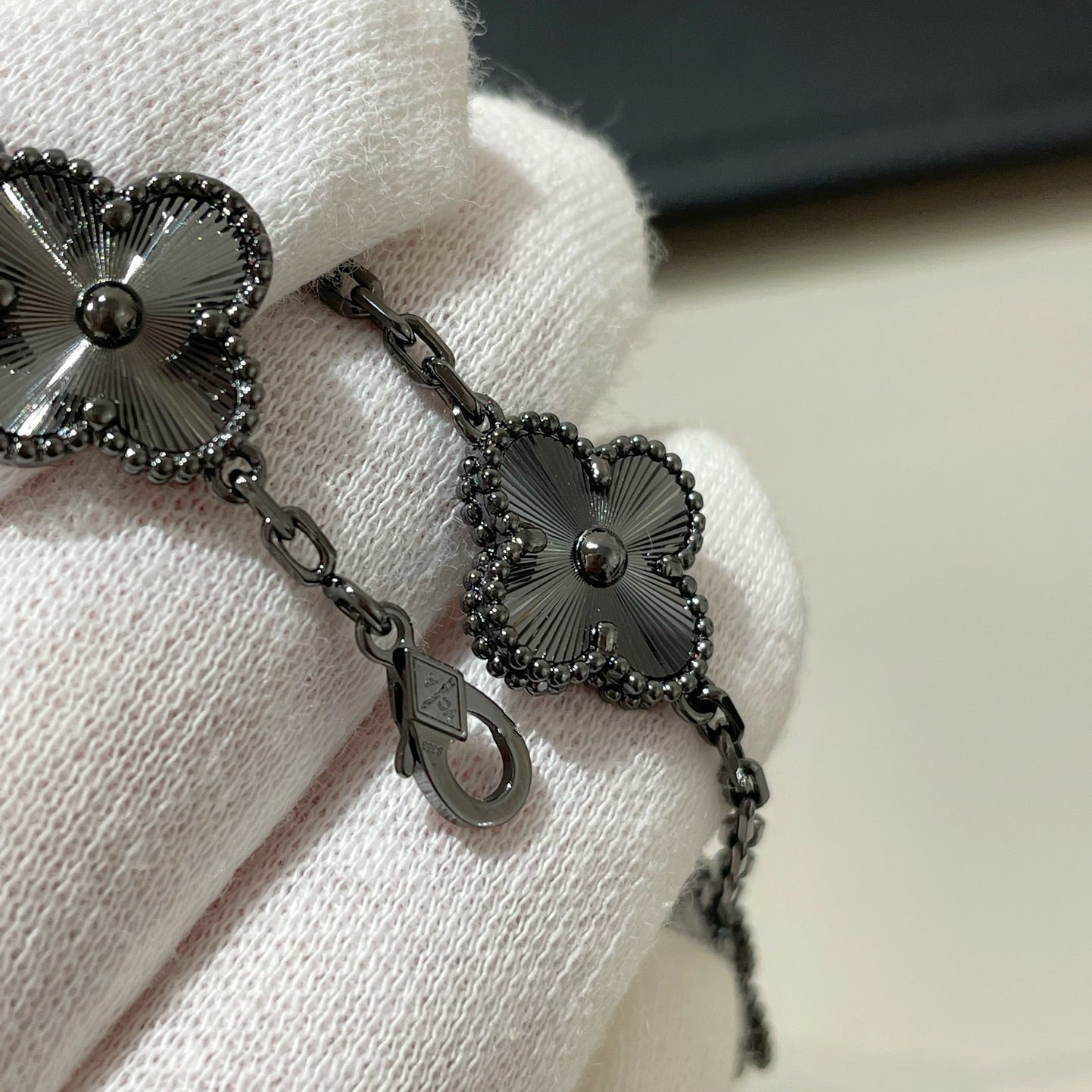 [ROSE]CLOVER 5 MOTIF BLACK BRACELET