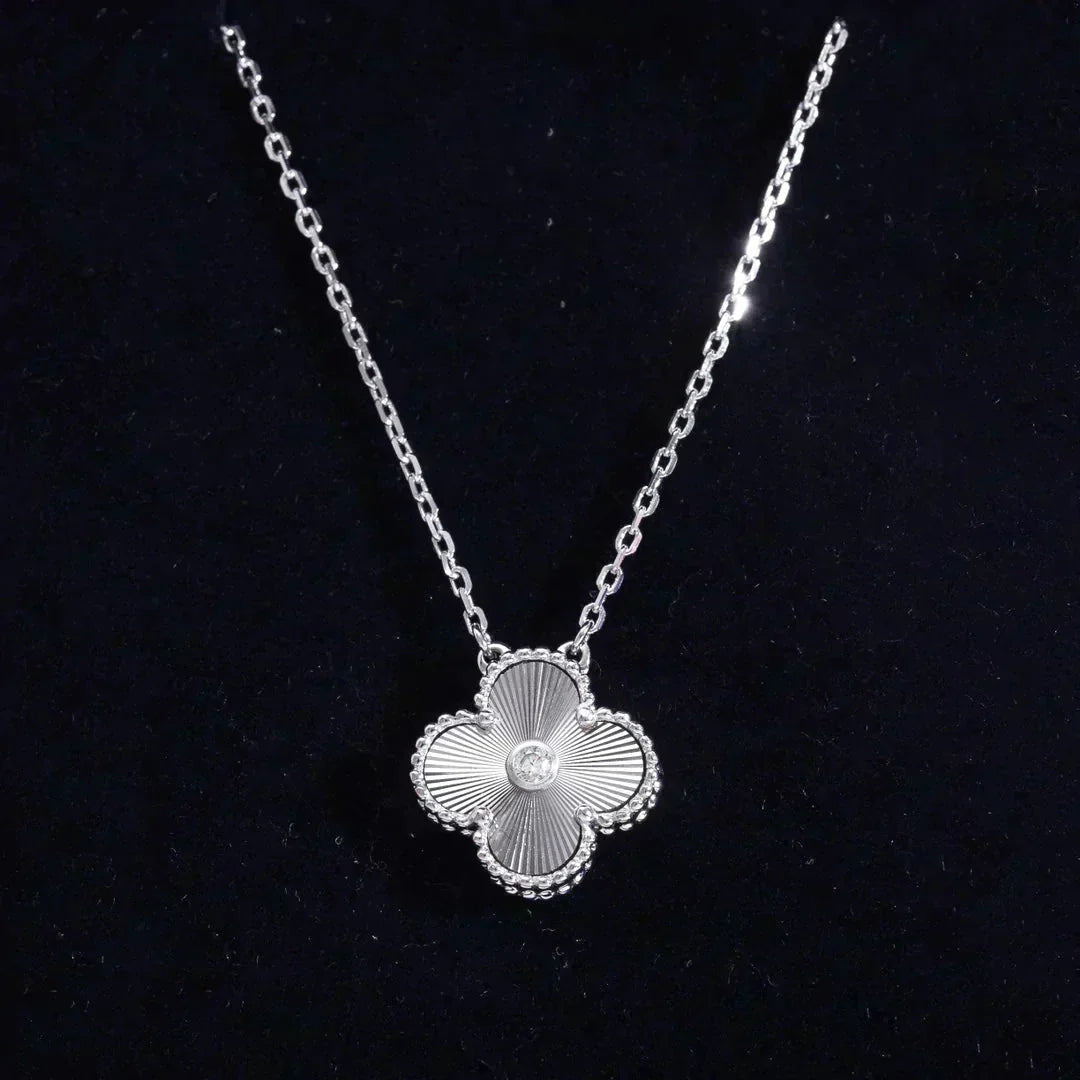 [ROSE]CLOVER  15MM DIAMOND LASER NECKLACE SILVER