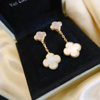 [ROSE]CLOVER 2 MOTIF WHITE MOP EARRINGS