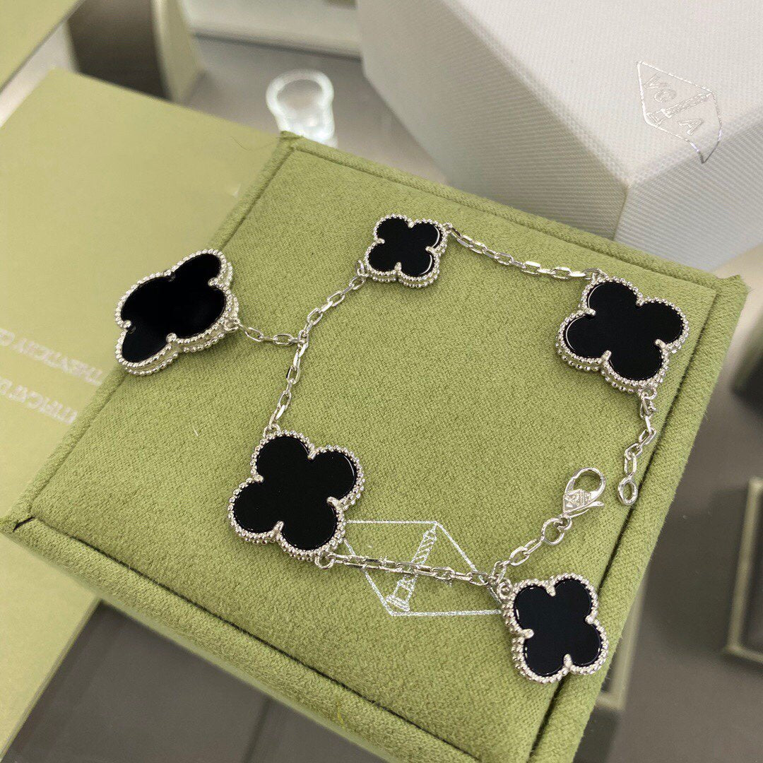 [ROSE]CLOVER 5 MOTIFS SIVLER ONYX BRACELET