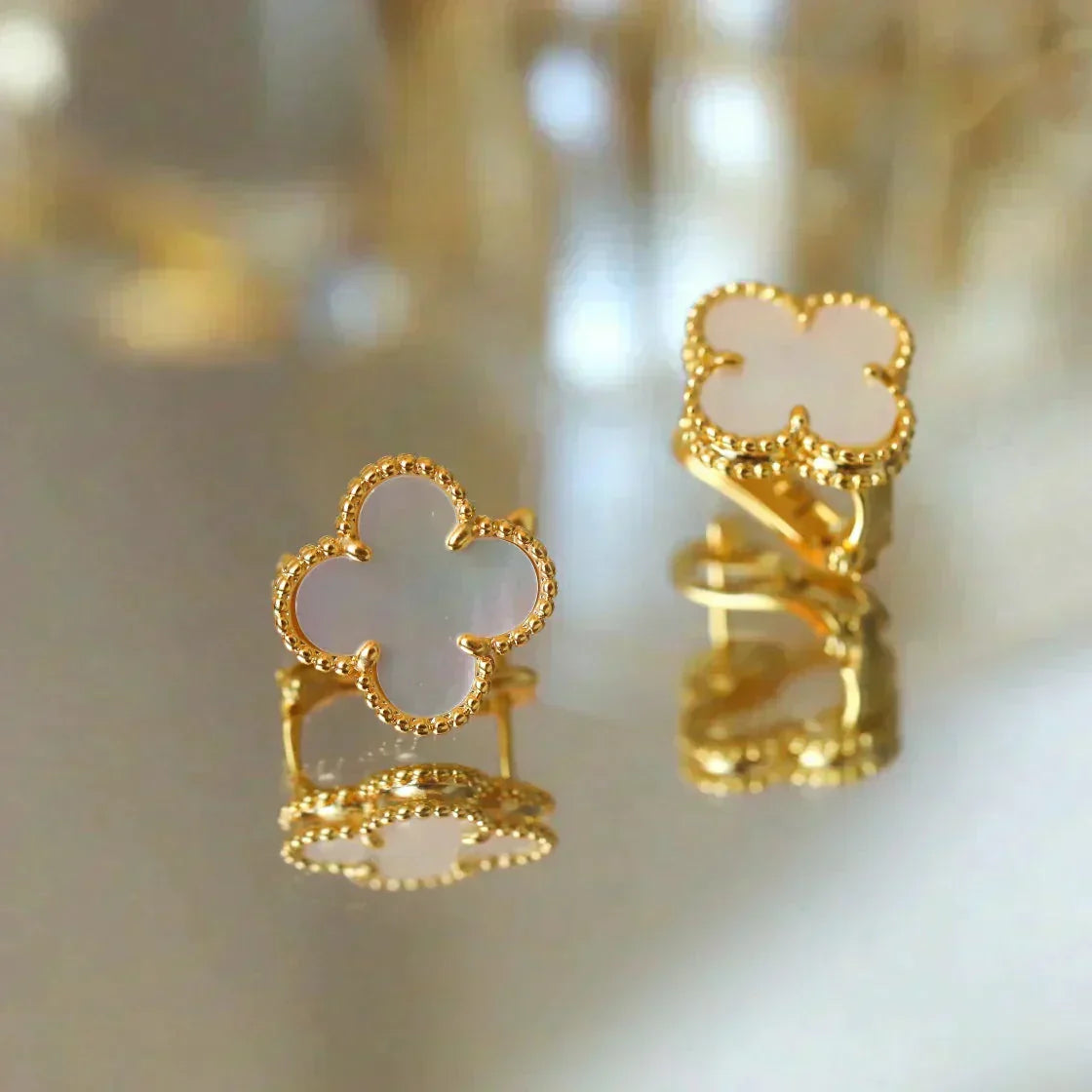 [ROSE]CLOVER MEDIUM 1 MOTIFS  WHITE MOP STUD EARRINGS