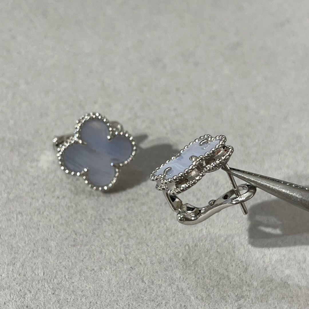 [ROSE]CLOVER CHALCEDONY SILVER STUD EARRINGS