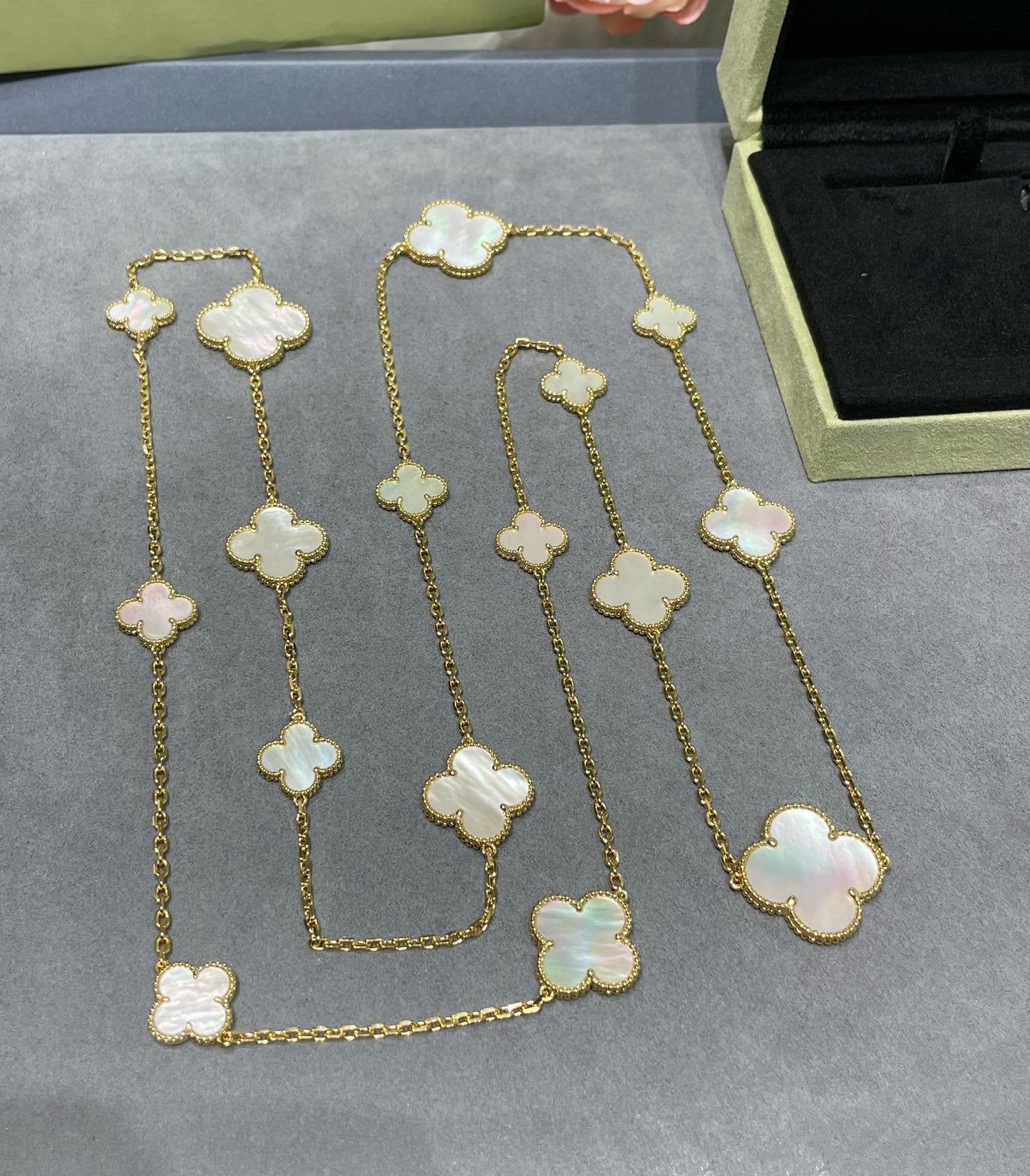 [ROSE]CLOVER 16 MOTIF WHITE MOP GOLD NECKLACE