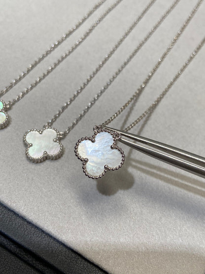 [ROSE]CLOVER MEDIUM SILVER WHITE MOP NECKLACE