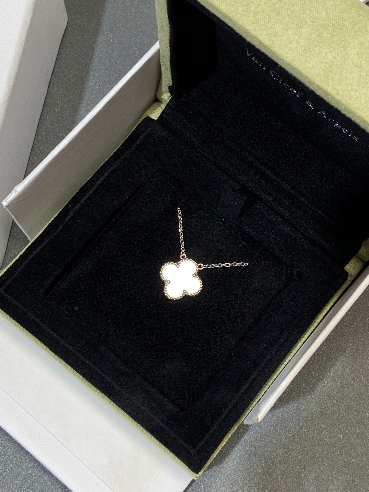 [ROSE]CLOVER MEDIUM SILVER WHITE MOP NECKLACE