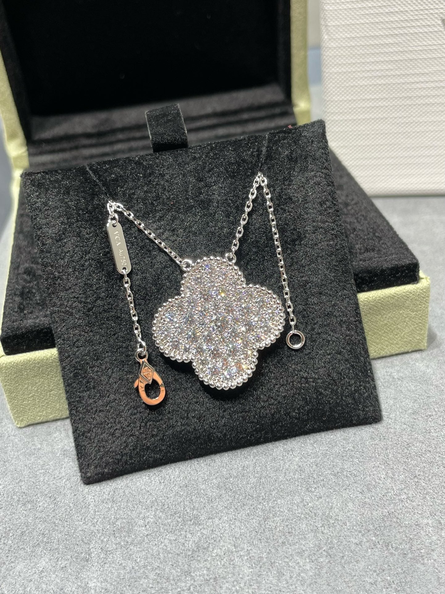 [ROSE]CLOVER 25MM LARGE PENDANT DIAMOND PAVED SILVER NECKLACE