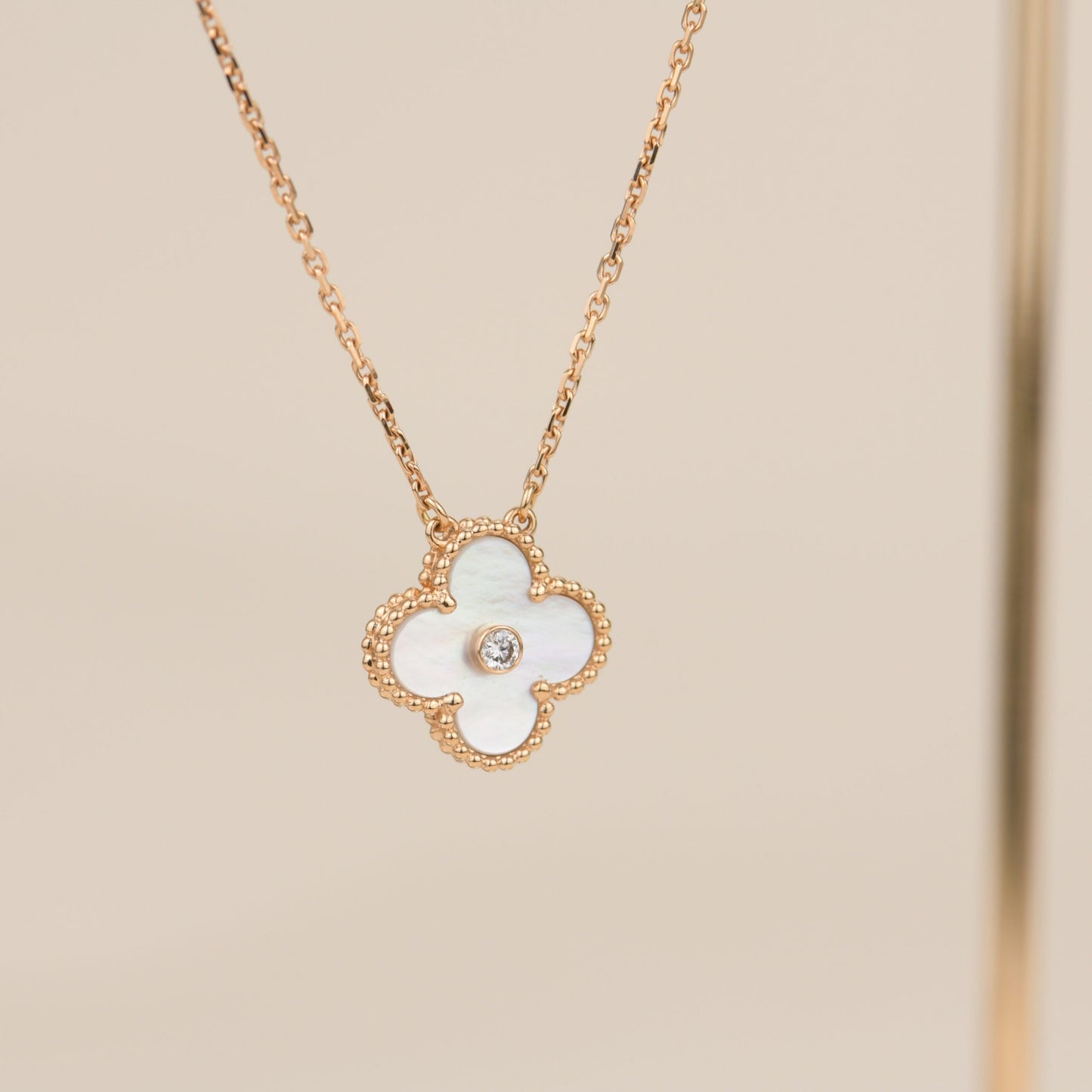 [ROSE]CLOVER 15MM DIAMOND WHITE FRITILLARIA NECKLACE