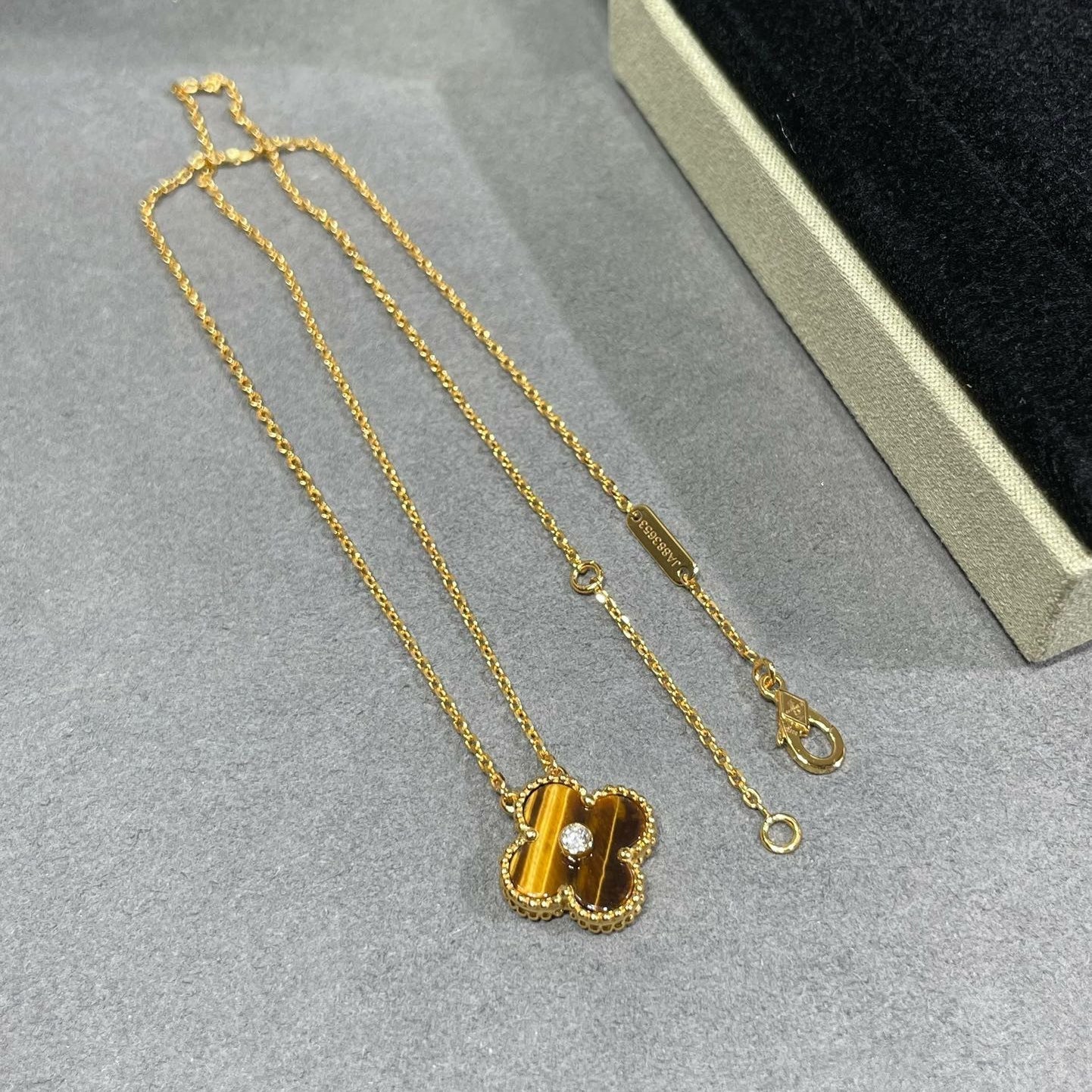 [ROSE]CLOVER 15MM DIAMOND AND YELLOW TIGER'S EYE AGATE necklace