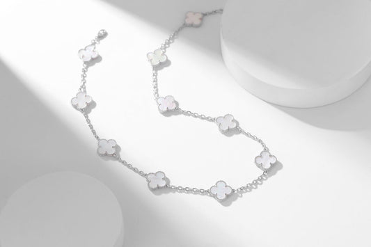 [ROSE] Clover 10 Flower White Mother of Pearl Necklace. Silver.