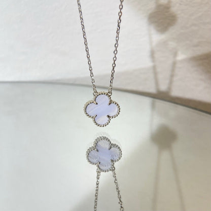 [ROSE]CLOVER 15MM BLUE CHALCEDONY NECKLACE SILVER