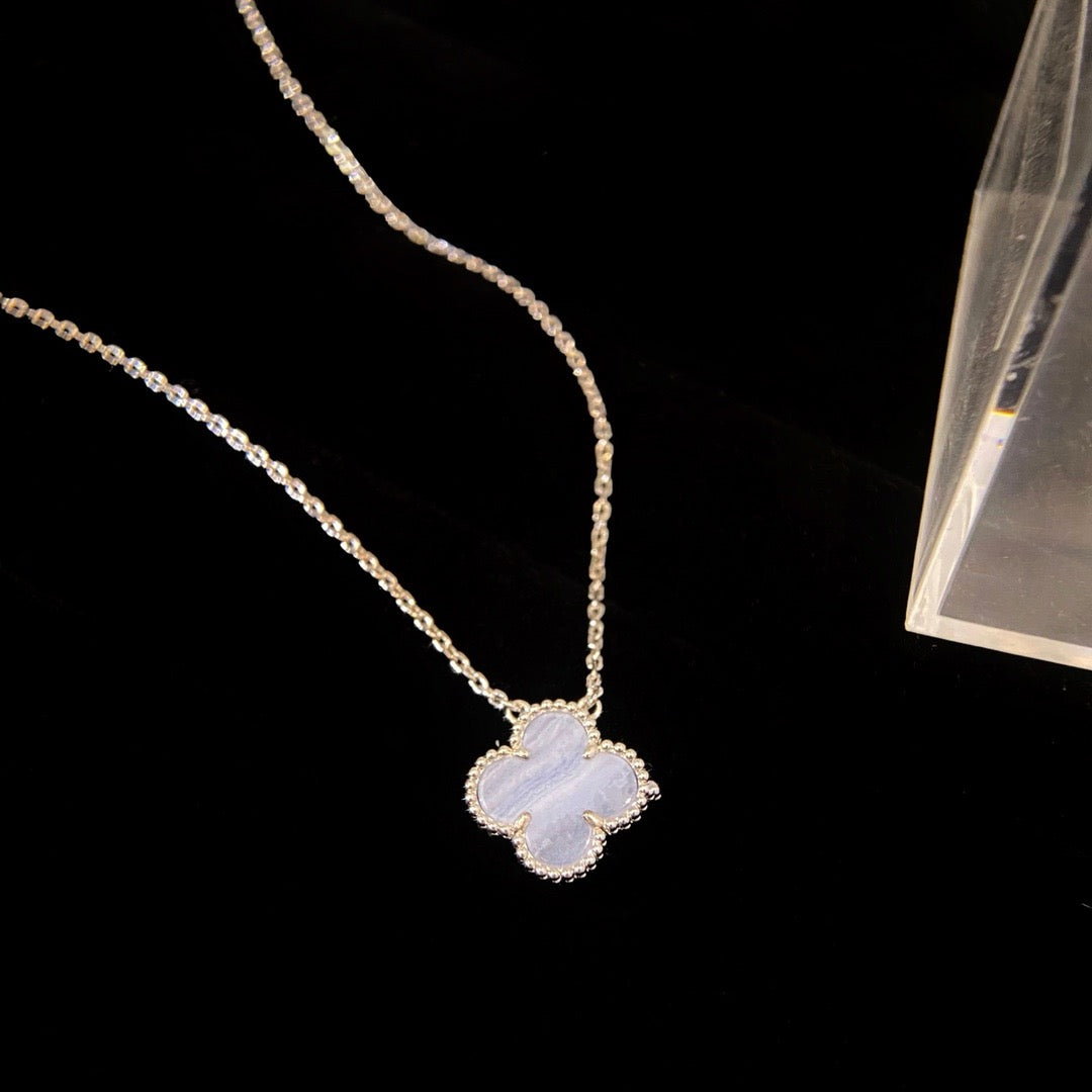 [ROSE]CLOVER 15MM BLUE CHALCEDONY NECKLACE SILVER